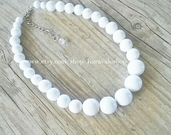 Simple beaded white necklace,White beaded necklace,Graduated White necklace,White jewelry,White Bridesmaid gift,Beach wedding,Summer wedding