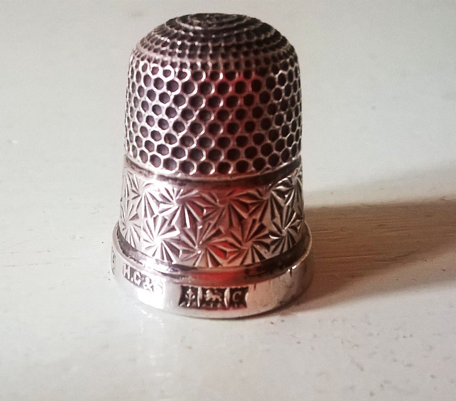 Antique Hallmarked English Silver Thimble 1902