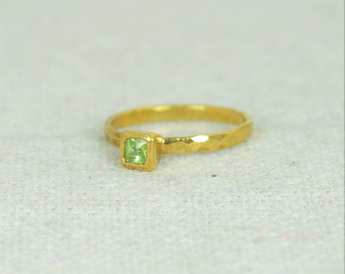Square Peridot Ring, Gold Filled Peridot Ring, Augusts Birthstone Ring, Square Stone Mothers Ring, Square Stone Ring, Gold Ring