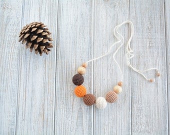 Crochet nursing necklace for mom in fall colors / Breastfeeding necklace - Teething necklace pumpkin spice