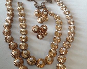 Trifari Slim Pearl Necklace Bracelet Earrings Parure – 1960s Jewelry