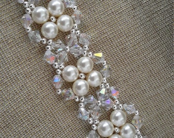Pearls & Crystals Flowers Bracelet