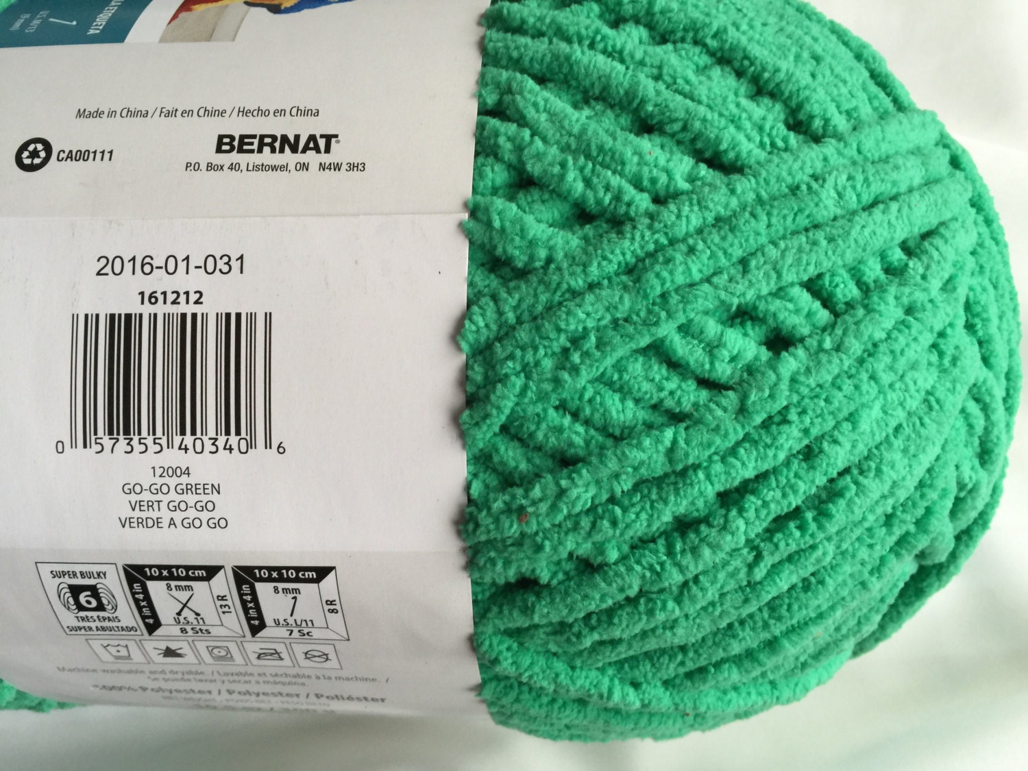 Bernat Blanket Brights GO GO GREEN 12004 Yarn Big 10.5 oz Skein / Bernat Blanket Yarn New Colors