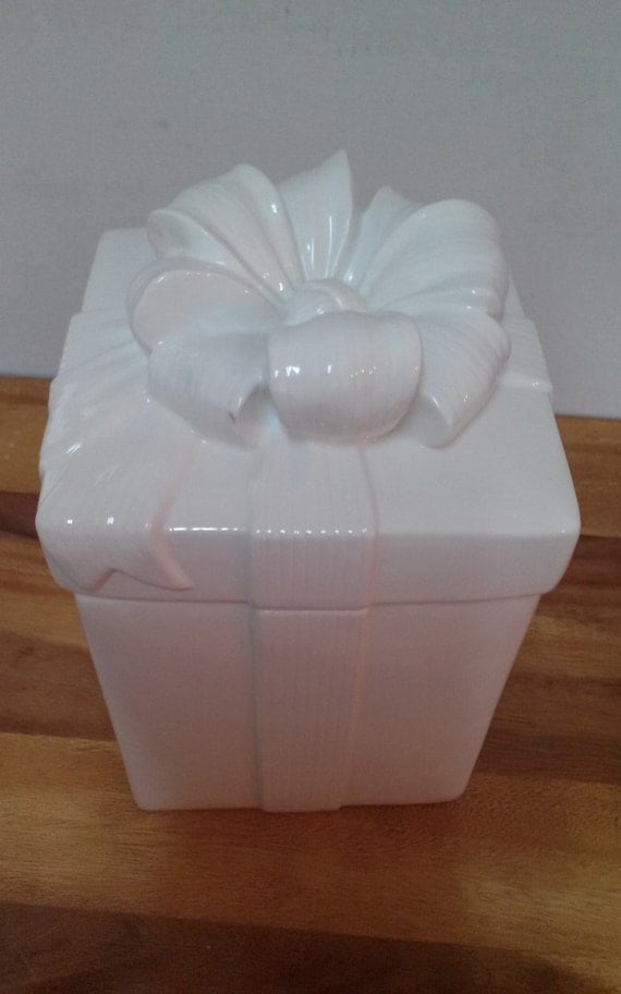 Items similar to Ceramic gift box with bow lid party prop container