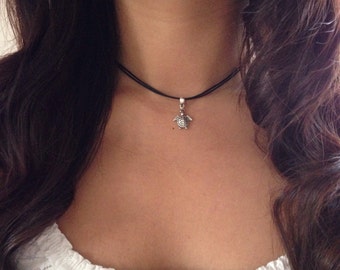 Turtle Choker / Boho Turtle Necklace, Turtle Cord Necklace, Charm Choker, Turtle Charm Choker, Beach Necklace, Turtle Necklace, Beach Choker