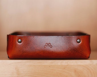Leather tray, catch all tray, valet tray, personalized tray, bedside tray, leather gifts, home decor, home tray, key tray, leather organizer