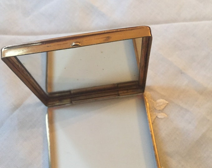 Powder Compact - Vintage Square Gold Tone Compact