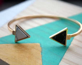 Bracelet jonc doubles triangles en faux marbre noir et blanc | Cadeau original et mignon pour femme | A offrir pour soi ou Anniversaire