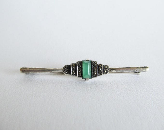Art deco bar brooch, tie bar pin in sterling silver, marcasite and peking glass. Dainty vintage ladies brooch
