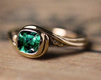 Bague de fiançailles émeraude, éthique bague de fiançailles, bague de fiançailles or jaune, émeraude Chatham, laboratoire créé bague émeraude, Pirouette sur mesure