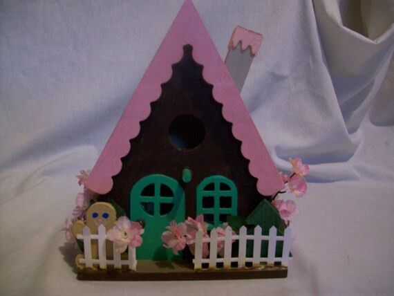 Hand painted birdhouse Pink and brown birdhouse, birdhouse fenced with flowers, wood birdhouse, indoor outdoor birdhouse, yard decoration