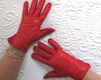 red leather gloves . short leather Gloves . red driving gloves . made in Italy