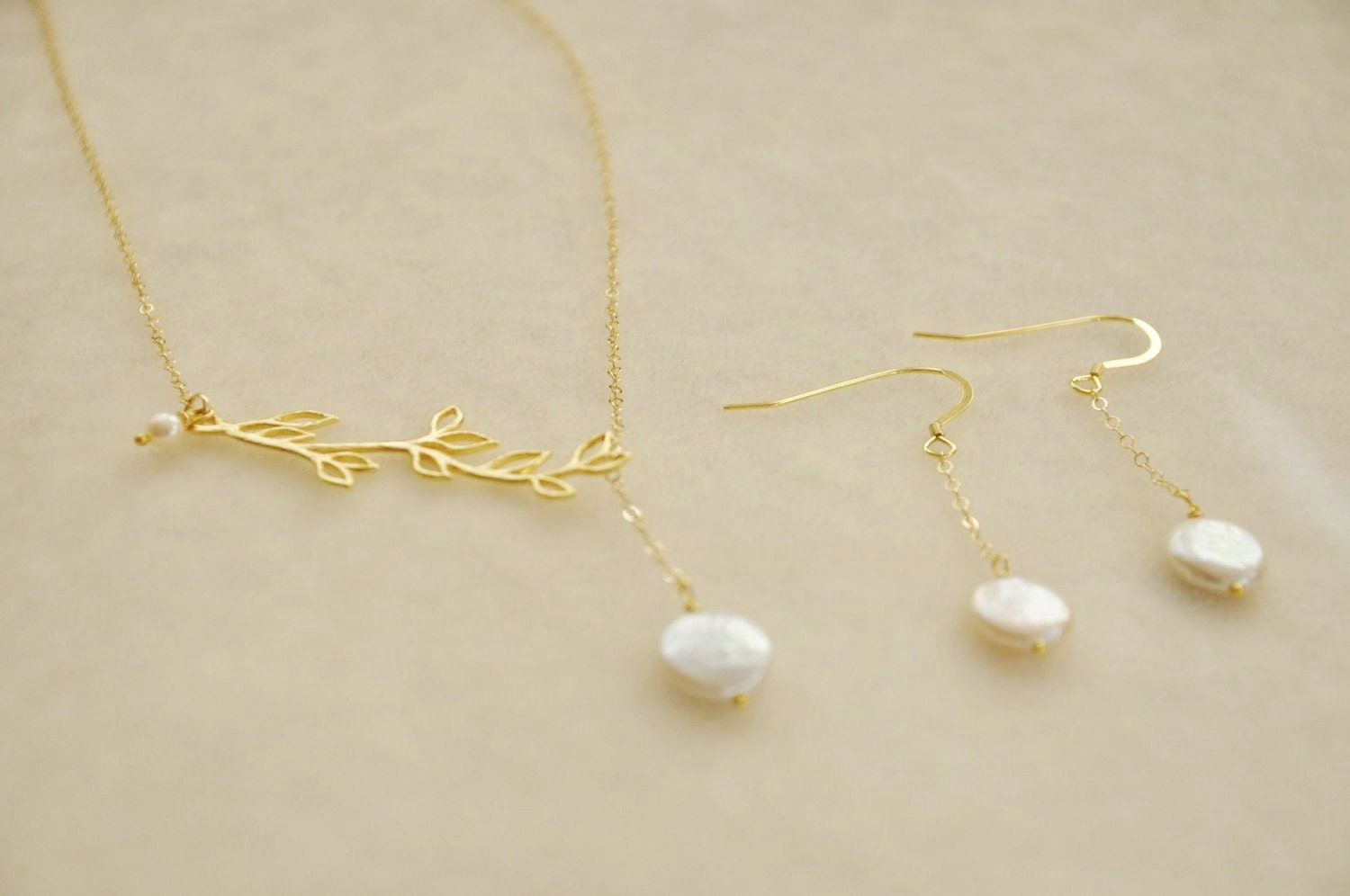 Gold Olive Branch Adjustable Lariat Jewelry Set with Freshwater Pearls - Bridesmaids Gift Set, Wedding Jewelry, Dangle earrings