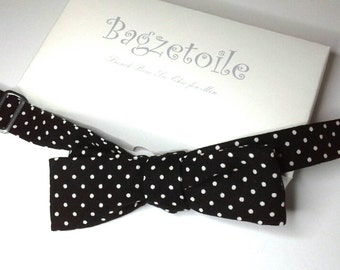bowtie in cotton polkadot fabric, skinny style, self tie bow tie, freestyle - bow tie ships worldwide from Bagzetoile - gifts for men