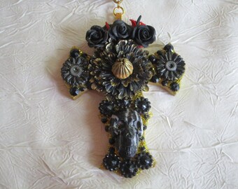 RESERVEE - Collier pendentif "série de croix fleuries"