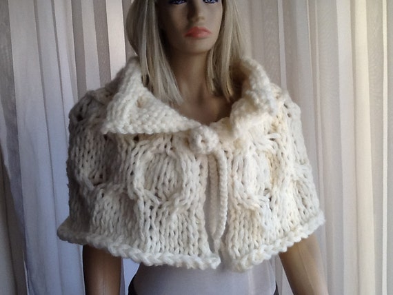 LA LUNA - Hand Knitted Capelet / Cable Knit Capelet / Hand Knitted Coat / Thick Capelet / Stand up Collar / Crochet Button / Custom Order