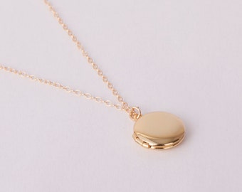 Fine Gold Necklace Medaillon Photo Locket Tiny Locket Necklace Golden Necklace