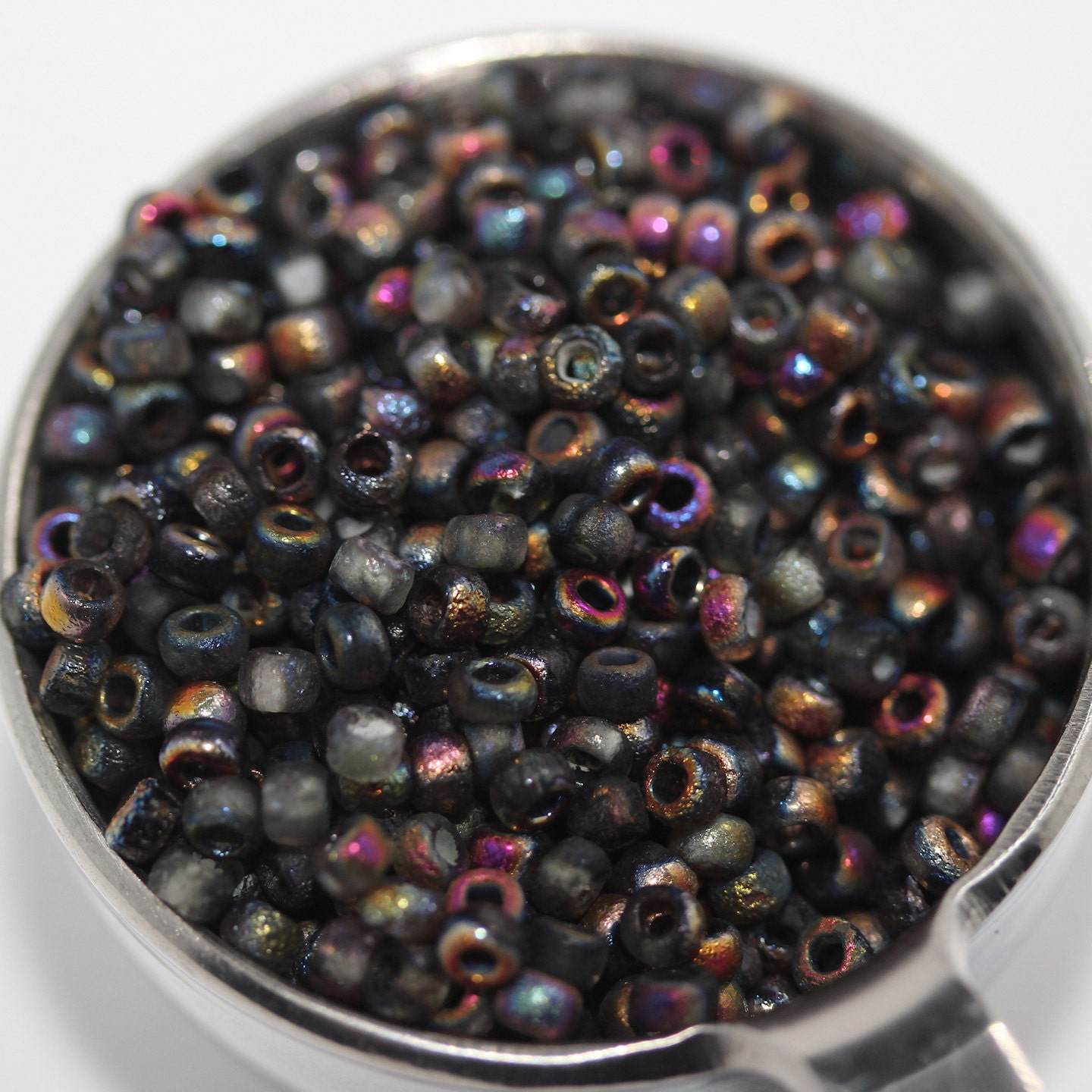 8 grams Czech Seed Beads 8/0 Etched Finish Crystal Full Sliperit 9583 from CzechLaVie on