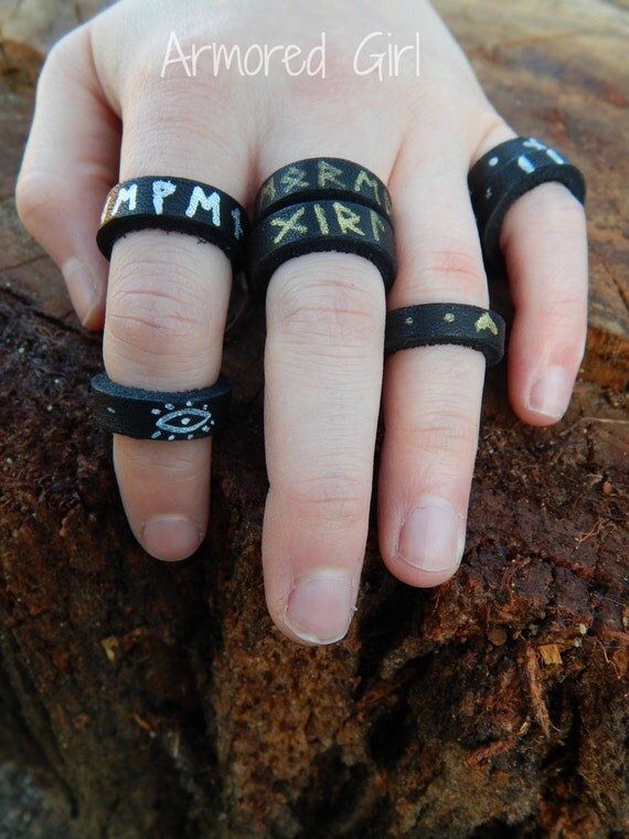 certain way to wear a valknut ring