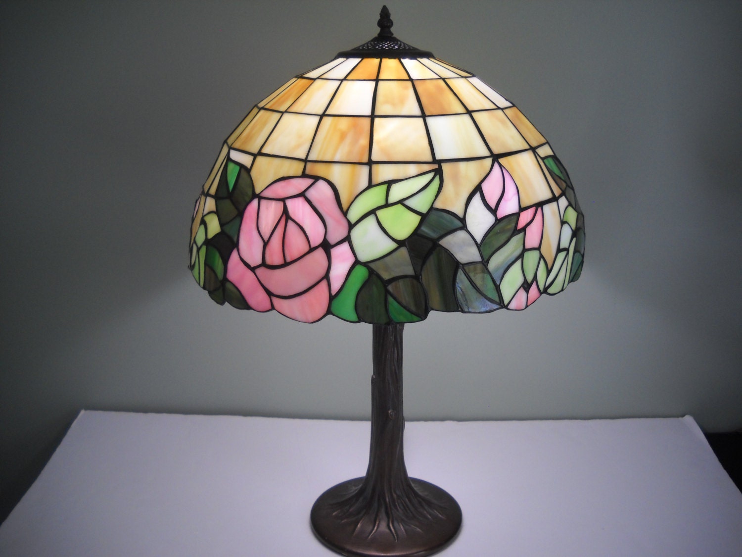 Large Stained Glass Lamp with Pink Roses and Scalloped Edging