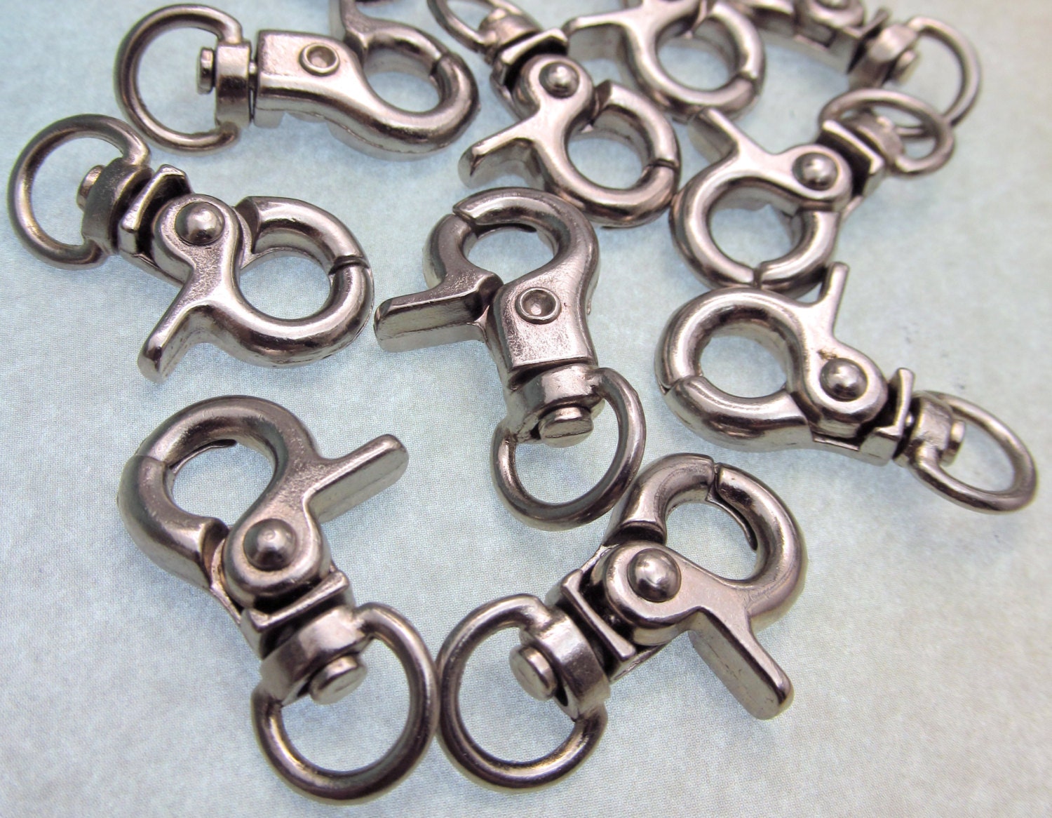swivel trigger clasp