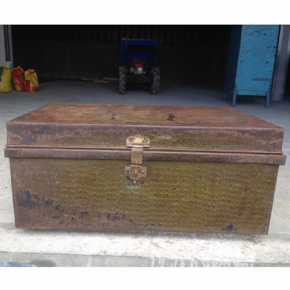 Rust look chest/Vintage Metal StorageTrunk with by