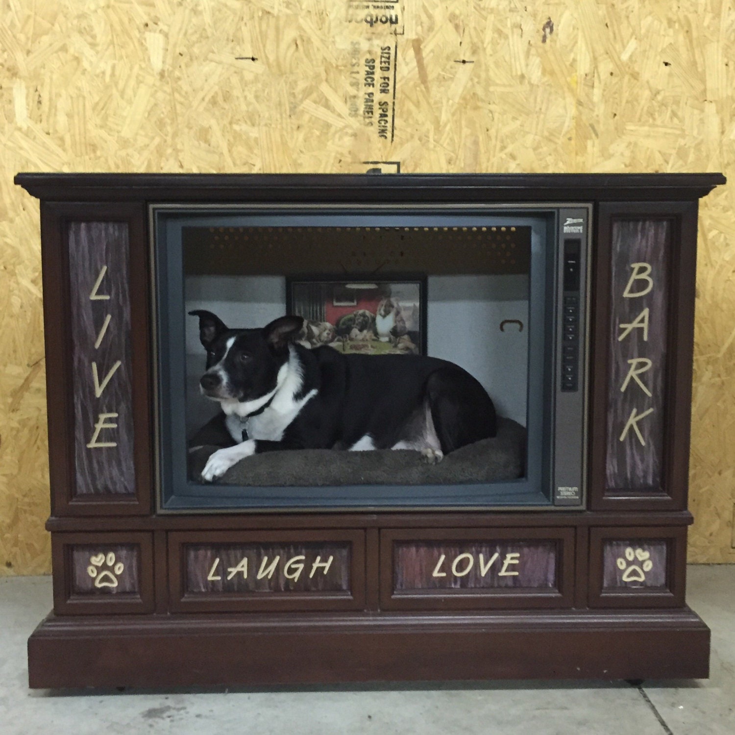 Console TV Dog Bed