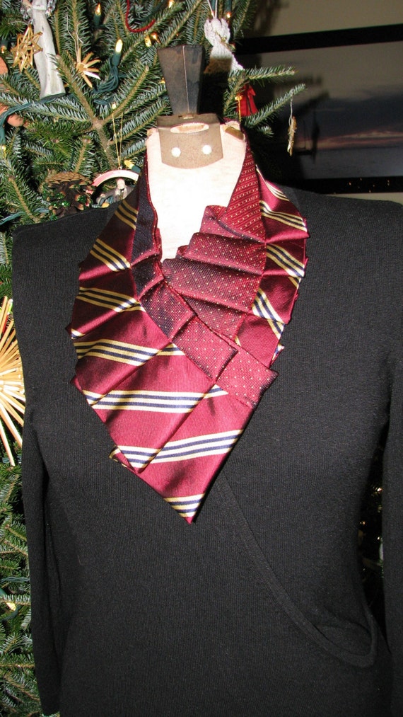 necktie collar