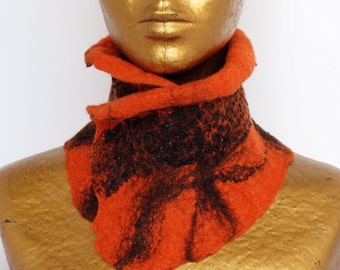 Col en feutre nuno orange et dentelle de calais vintage noire