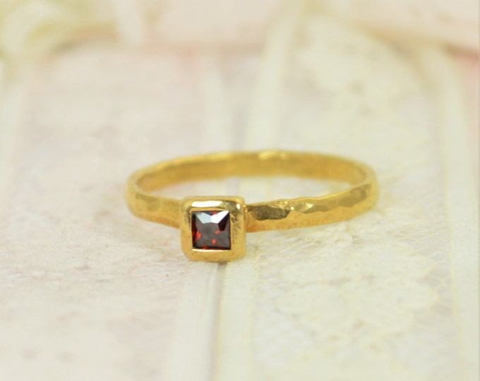Square Garnet Engagement Ring, 14k Gold, Garnet Wedding Ring Set, Rustic Wedding Ring Set, January Birthstone, Solid Gold, Garnet Ring