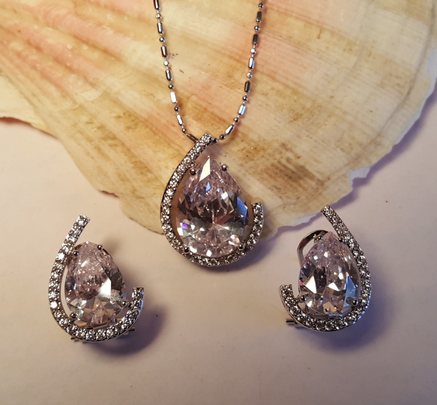 Beautiful bridal Tear Drop Necklace set / by vintage4everbeauty