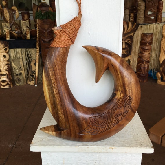 makau-hawaiian-fish-hook-large-monkey-pod-wood-by-handcarvedtiki