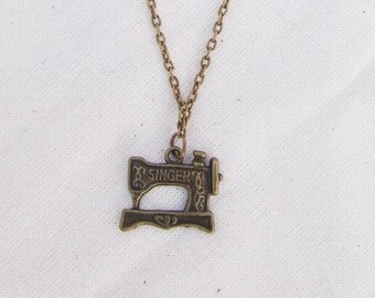 Bronze-coloured necklace with sewing machine