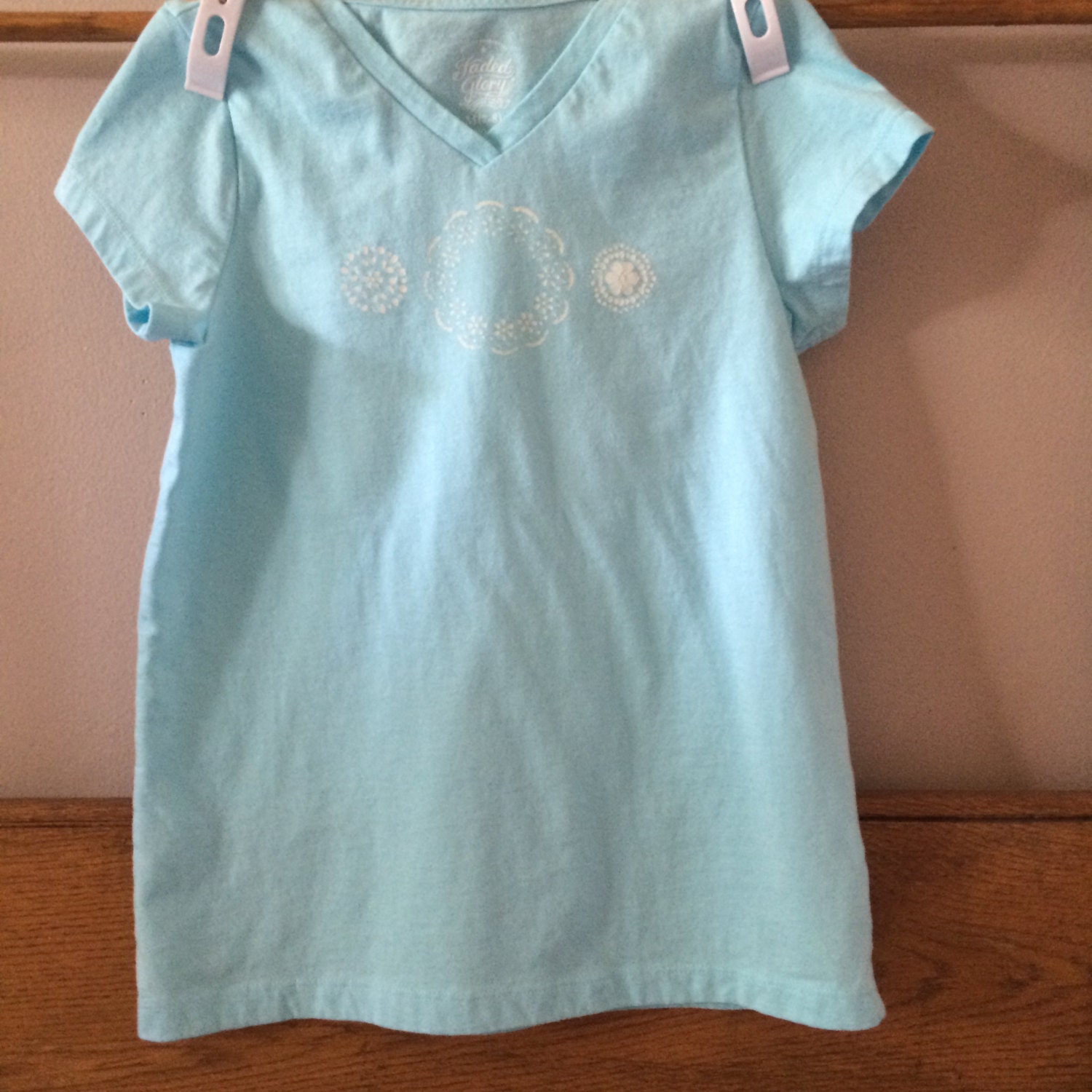 T-shirt beautiful shade of mint green with white design very