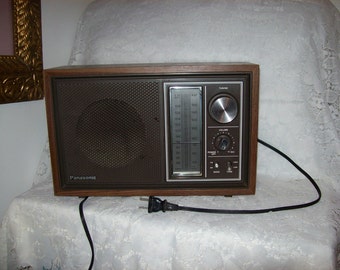 Vintage 1970 Panasonic AM/FM Wood Grain Look Cabinet Table Top Radio Model Re-6289 Only 23 USD