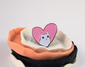 Enamel pin - lapel pin - cat lapel pin - Enamel cat pin - I like cats - Cat lapel pin - Cat jewellery - Cat gifts - Cats - Cat pin - heart