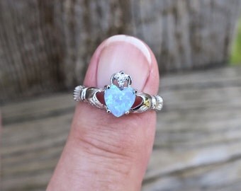 Vintage 925 Sterling Silver Lab Opal Claddagh Ring