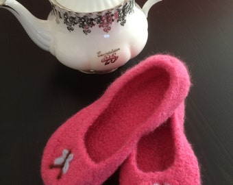 Knitted & Felted Wool Slippers,Knitted Pink Slippers,Knitted House Shoes, sz 6, Handknit Slippers,Knitted Soled Slippers, Ladies/Teen, Warm