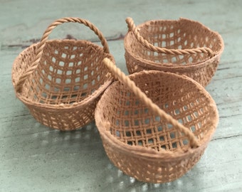 Miniature Round Basket, Dollhouse Miniature, 1:12 Scale, Dollhouse Fairy Garden Accessory, Home and Garden Decor, Crafts, Topper
