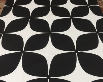 Black and white tablecloth, modern styl, elegant tablecloth