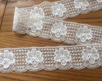Cluny Lace. 35 metres