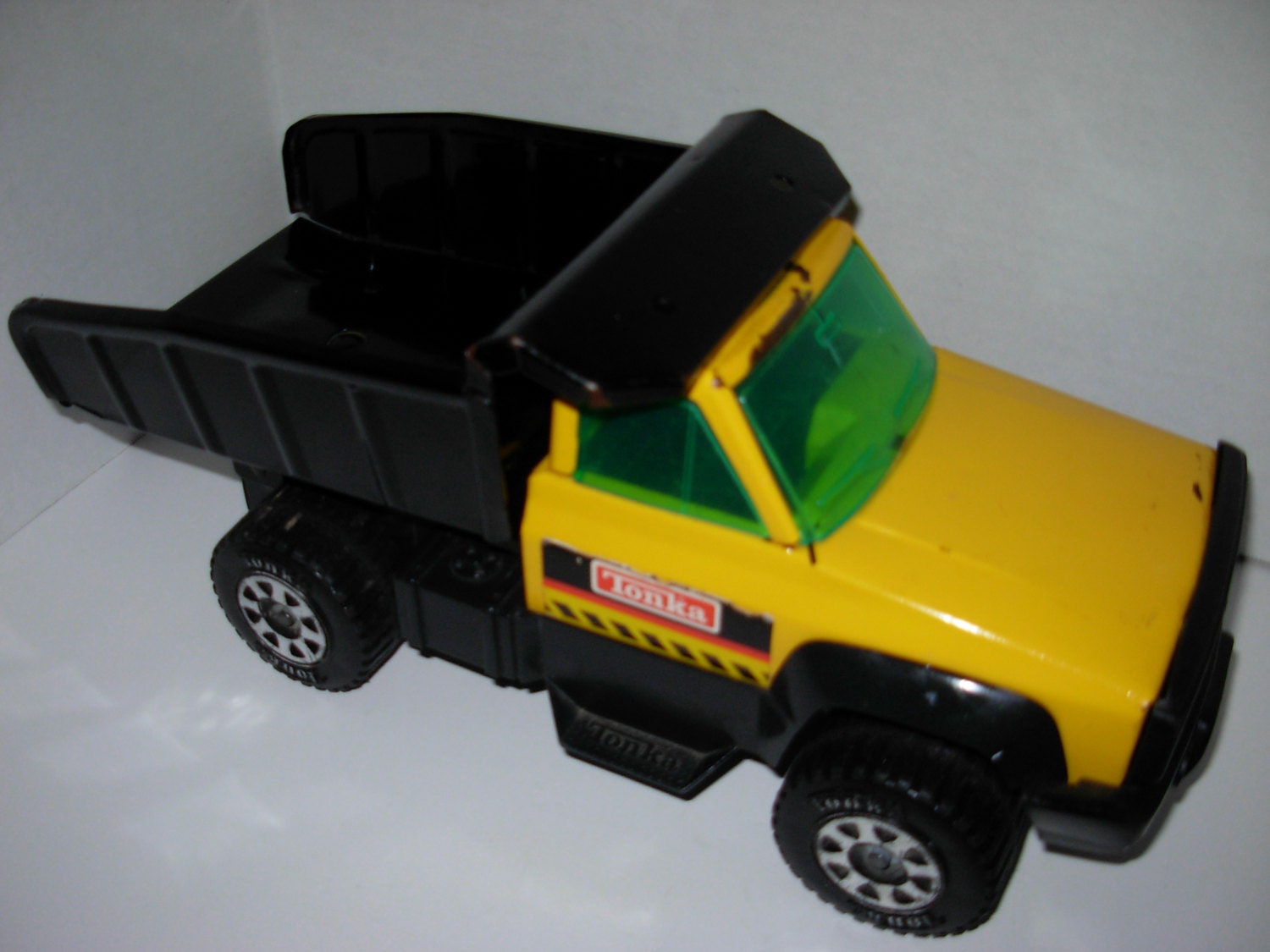 Tonka Dump Truck 1993 Pressed Steel Metal & Plastic Yellow
