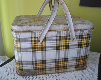 Vintage Mid century picnic box / Old Mid Century Picnic Box