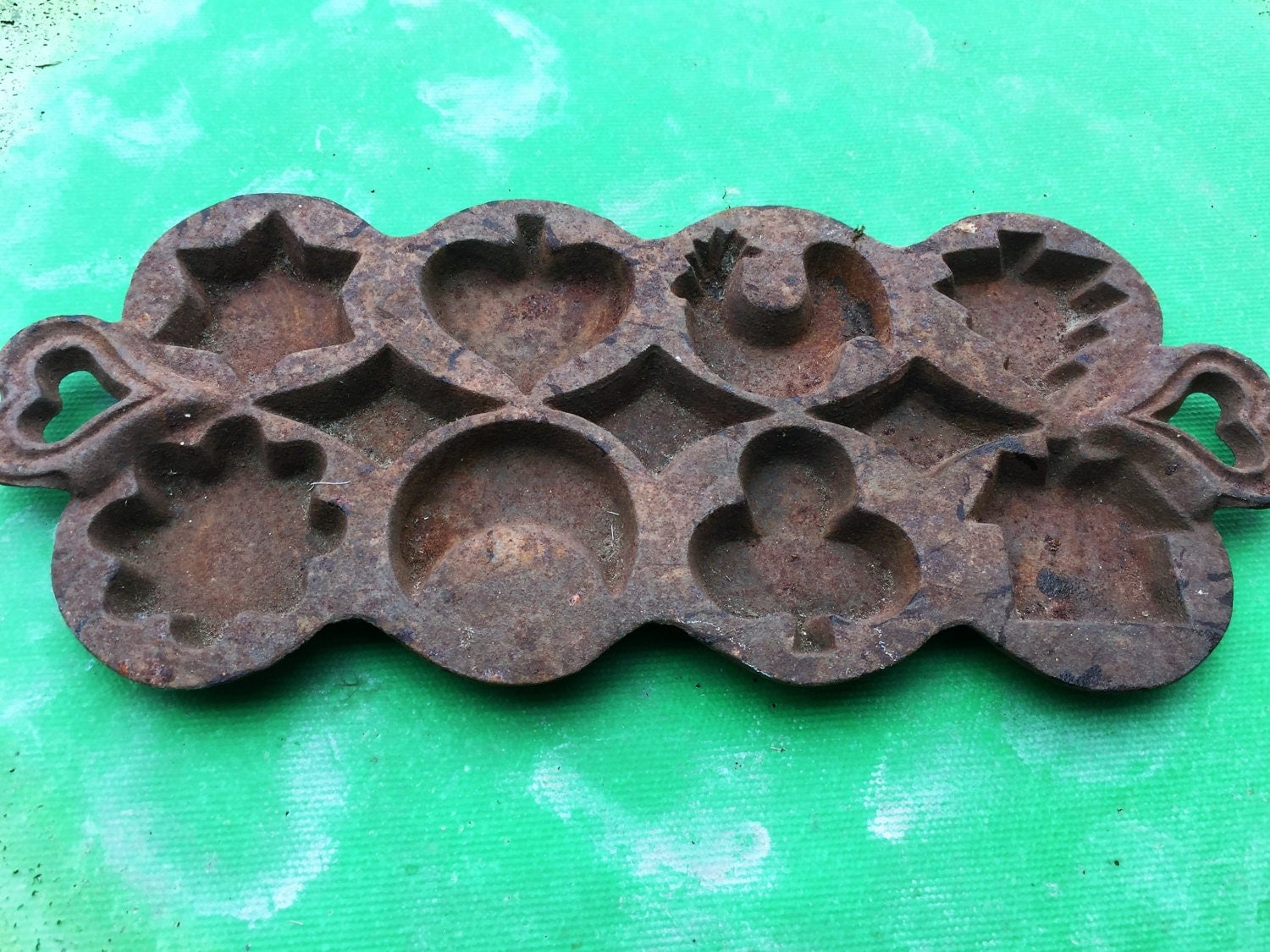 VINTAGE Cast Iron Candy Mold/ Cookie/ Biscuits/ Moon Star