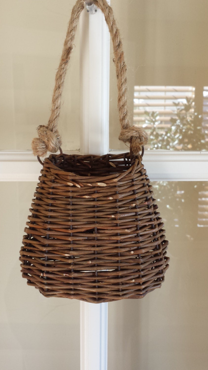 Small willow hanging basket with natural rope by Frontdoorsinbloom