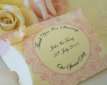 Wedding Favour Box / Favor Box / Vintage Doily / Pillow Box / Tea Party / Wedding