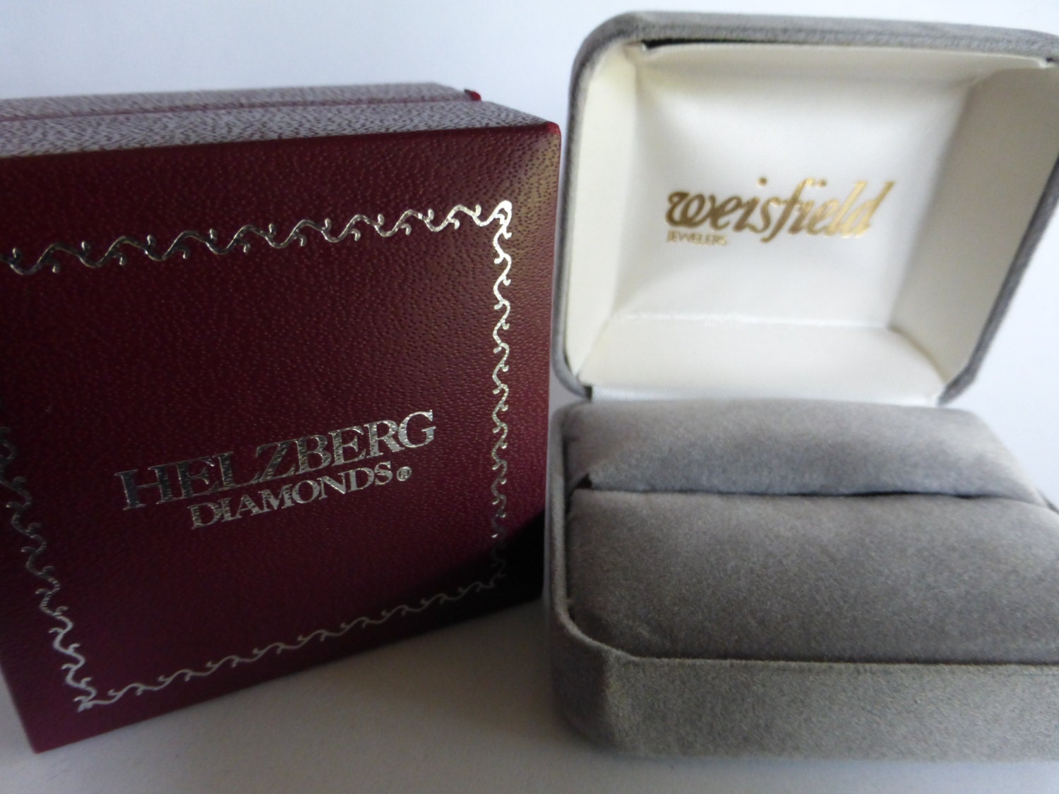 vtg HELZBERG WEISFIELD Ring Box designer brand name Jewelry Organizer Protector Burgundy Leather