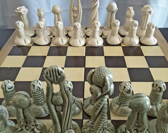 Tolkien Inspired Chess Set - Moss Green & Valiant White