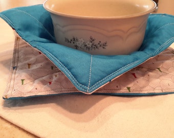 Microwave bowl potholder with trivet/potholder