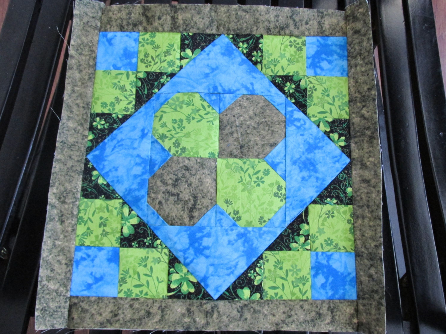 shamrock-quilt-block-pattern-normal-piecing-and-paper